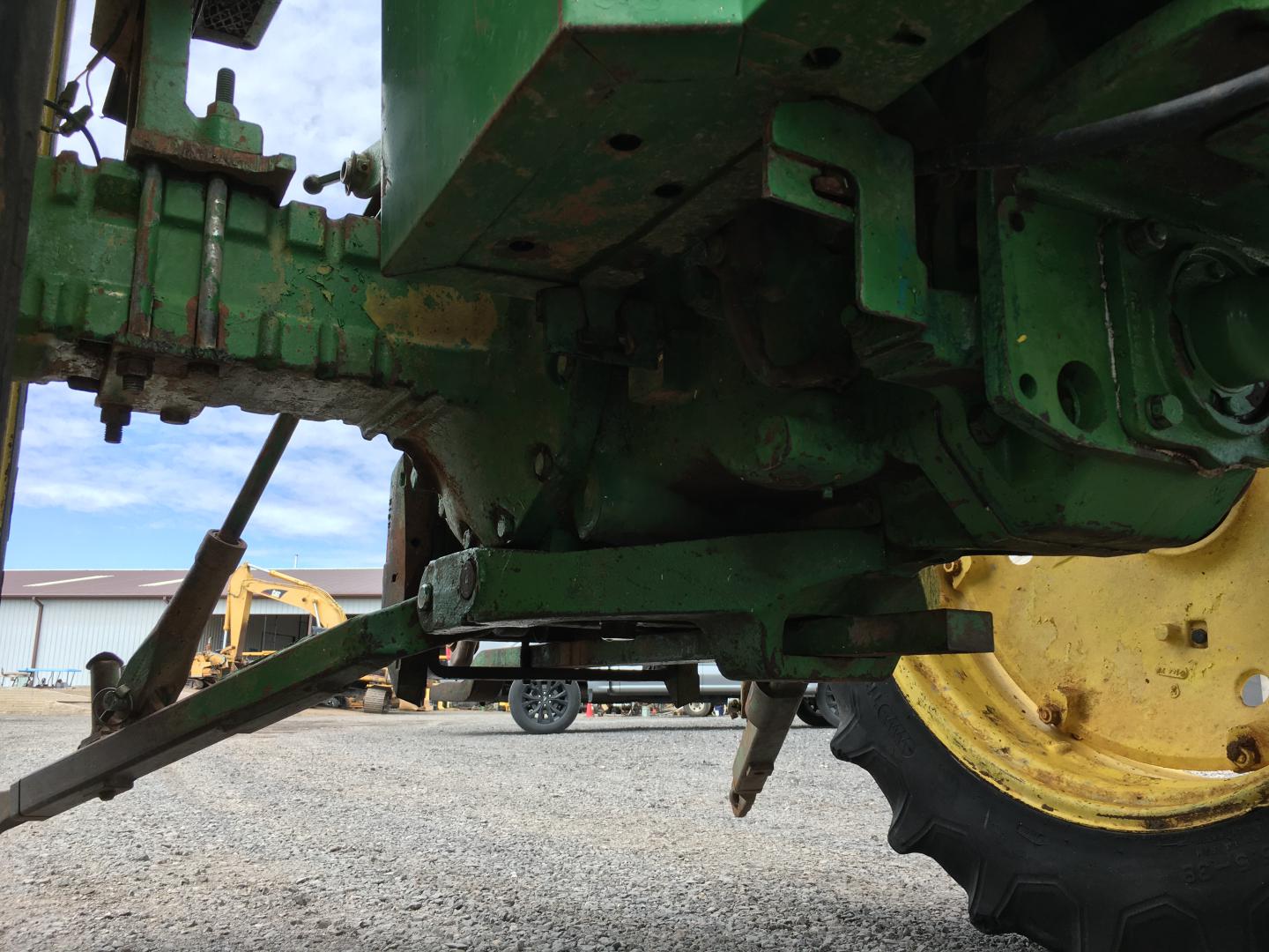 ./imagenes/INVOICE/2019/12103/TRACTOR JOHN DEERE 3010  (8).JPG